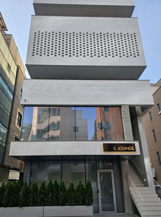 서울 강남구 '압구정 S.Lounge' 외관 모습. [삼성물산 건설부문 제공]